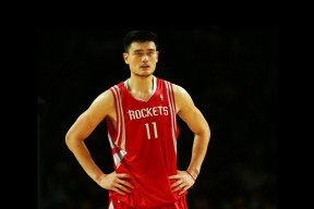 战术演变：高位逼抢回潮，球队防守效率显著提升，高位进攻