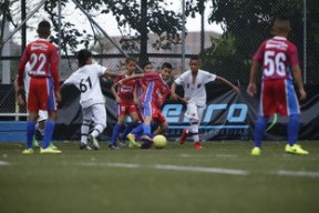 中国足球俱乐部积极参与公益足球活动，足球公益比赛