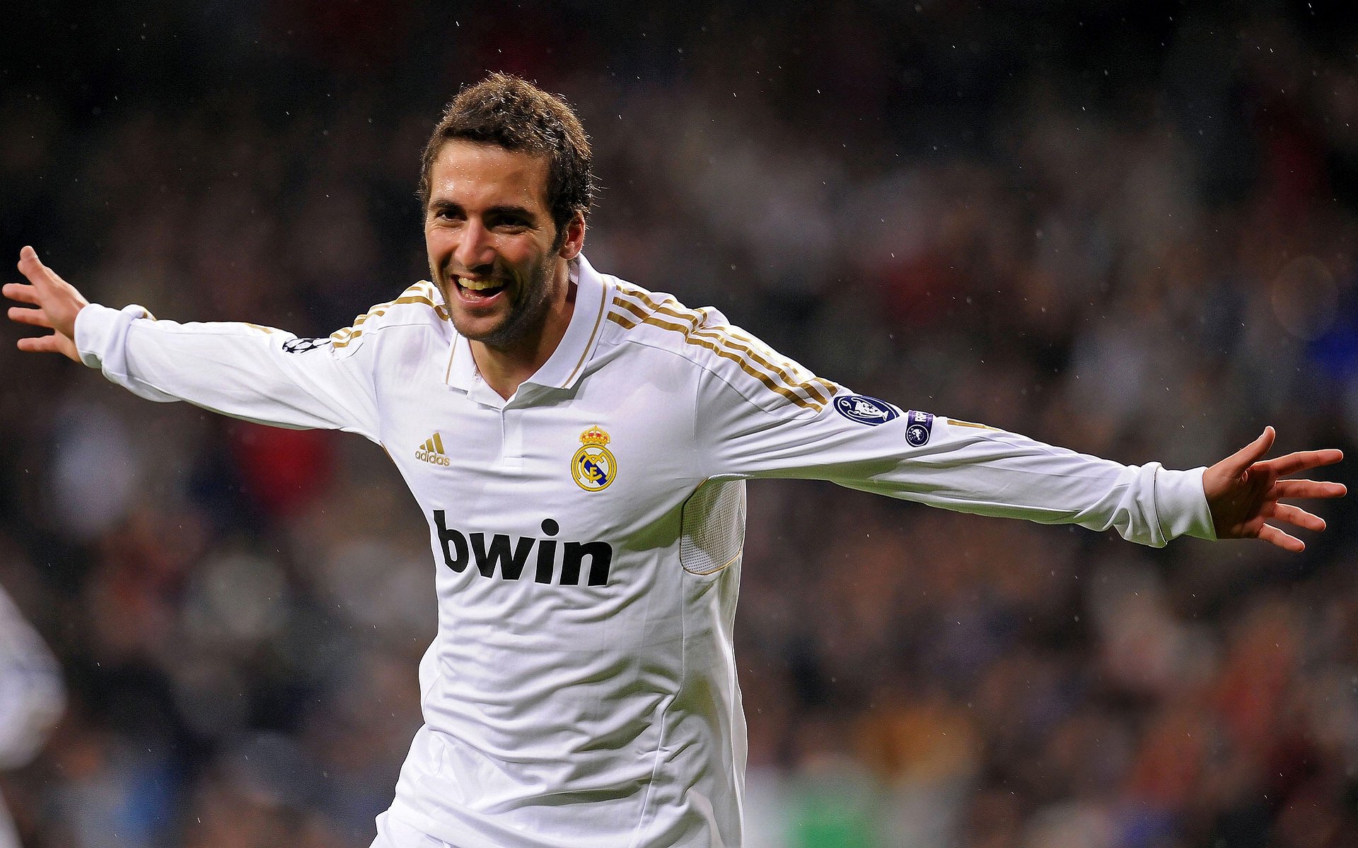 斯密斯:凭借战术敏感度,迅速改变比赛局势,成为全黑队的“战术核心”