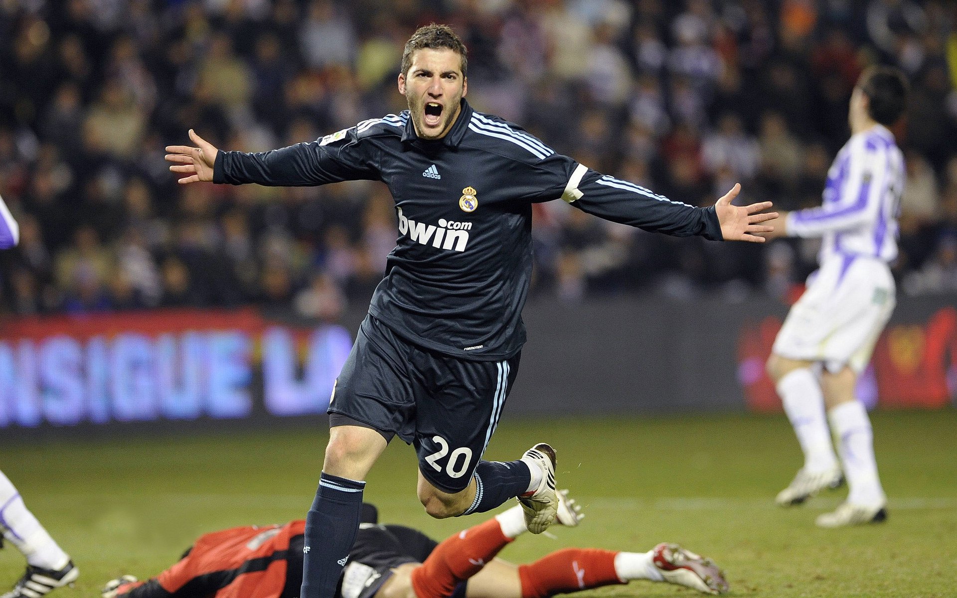 勇士队核心库里连续多场得分爆发，勇士库里最新新闻